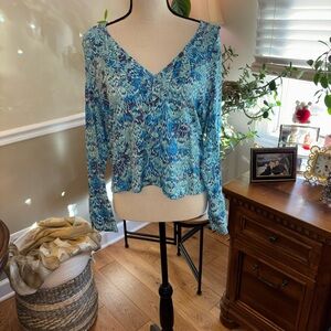 Pretty Women’s ~ Zara Blue Animal Print Top! 🩵